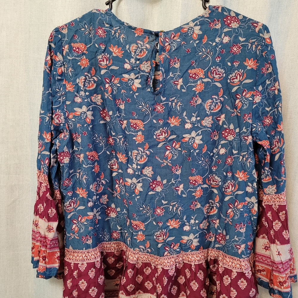 Floral Top - Picture 4 of 4